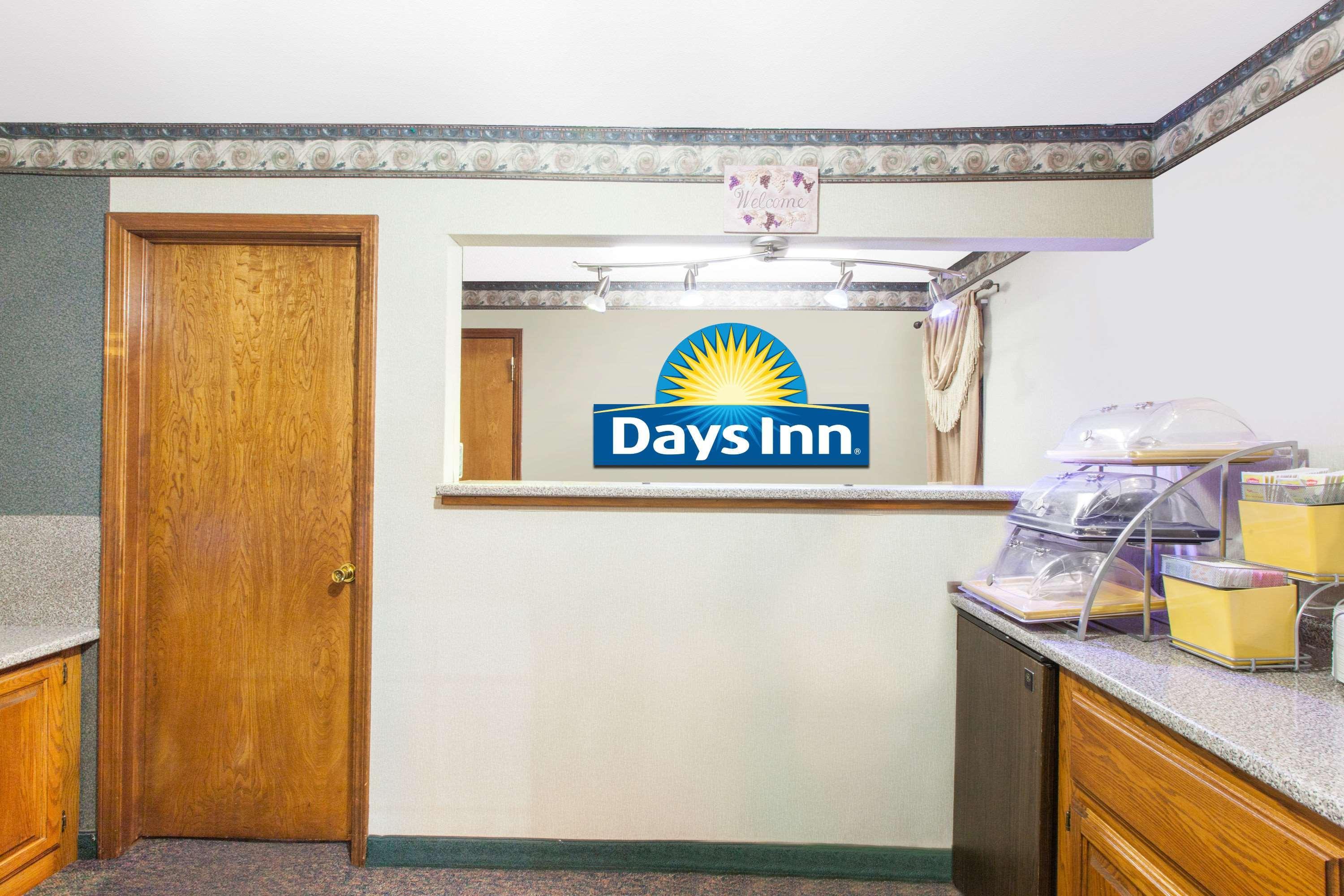 Days Inn By Wyndham Erick Екстериор снимка